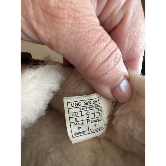 UGG EUC Dakota Espresso Slippers 6 - Picture 8 of 9